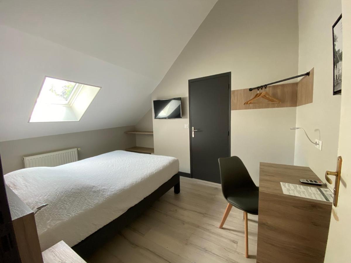 Logis - Hotel & Restaurant Saint Nicolas Chaumont-en-Vexin Exterior foto